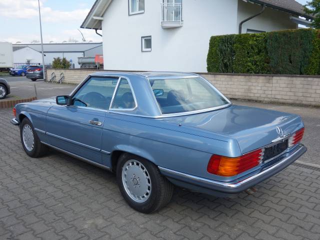 Mercedes-Benz 560 SL