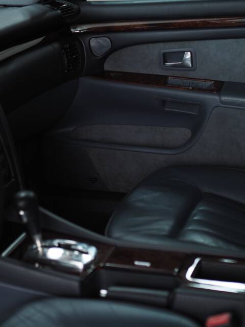 Audi A8 3.7 quattro