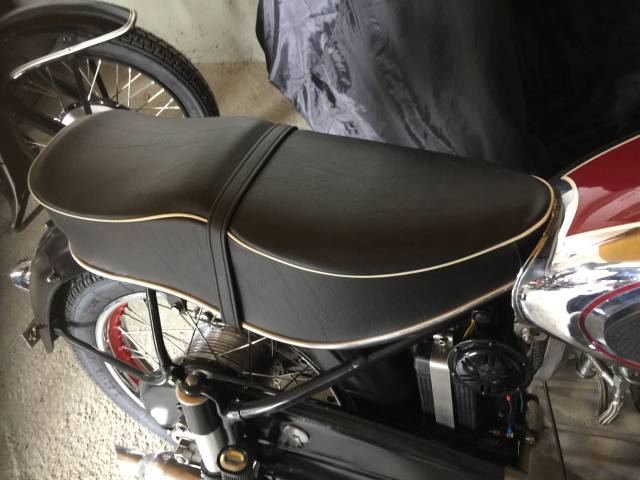 Horex Regina 250 - Neuer Sattel mit Leisten