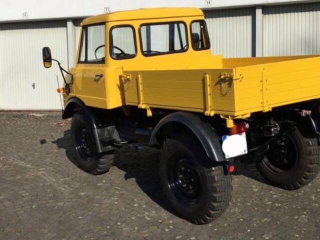 Mercedes-Benz Unimog U52