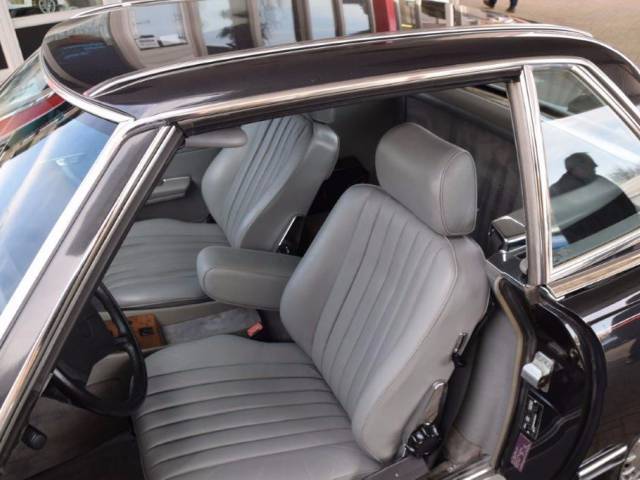Mercedes-Benz 560 SL