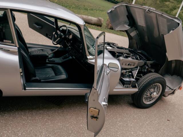 Jaguar E-Type V12 (2+2)