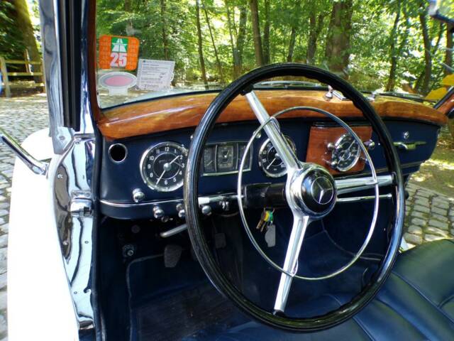 Mercedes-Benz 220 Cabriolet A