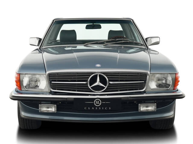 Mercedes-Benz 560 SL