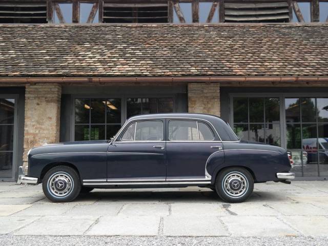 Mercedes-Benz 220 S