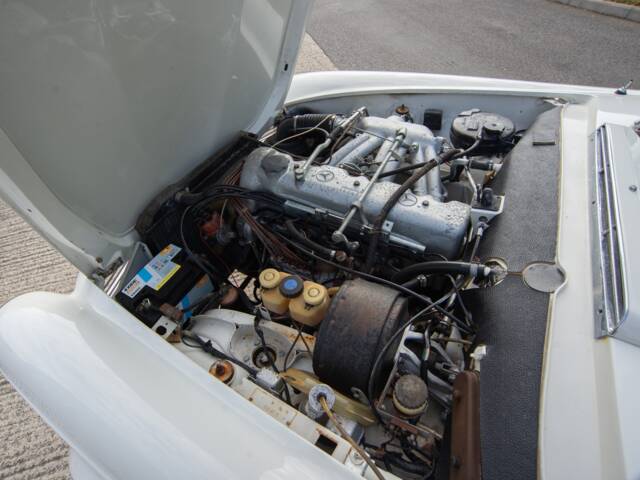 Mercedes-Benz 230 SL