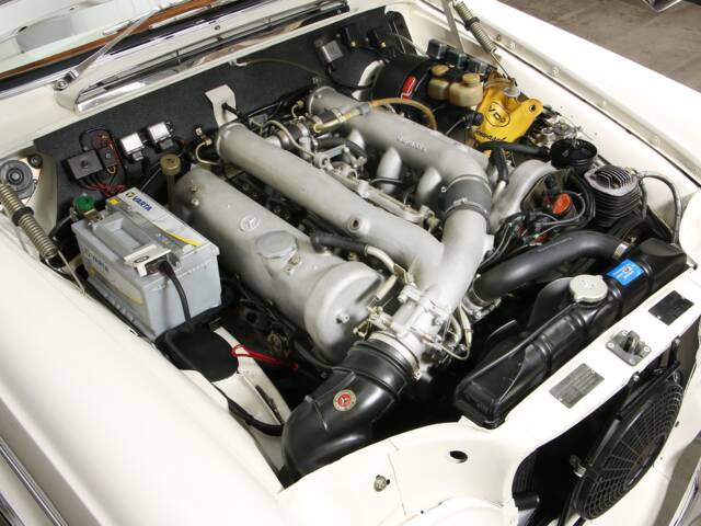Mercedes-Benz 300 SE