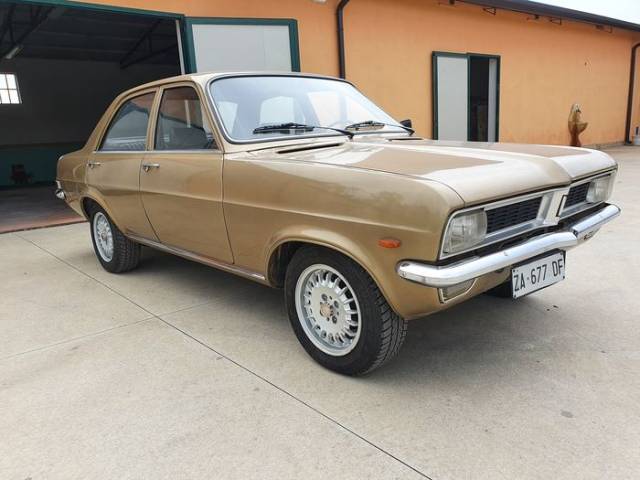 Image 1/9 of Vauxhall Viva (1974)