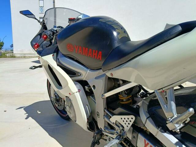 Yamaha YZF 600 R6