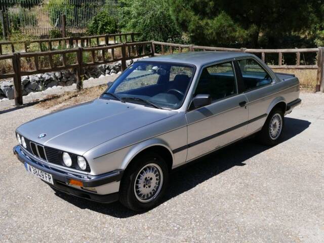Image 1/7 de BMW 323i (1983)