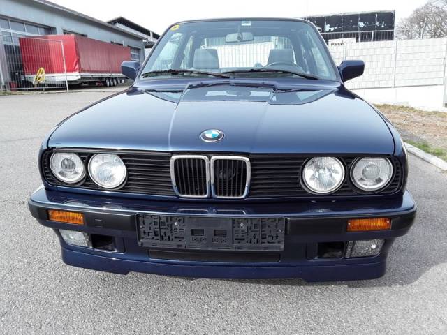 Image 1/42 de BMW 318is (1990)