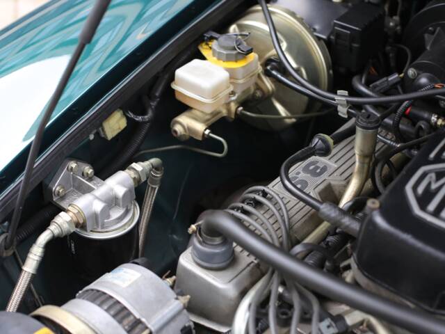 MG RV8
