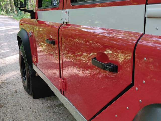 Land Rover Defender 110