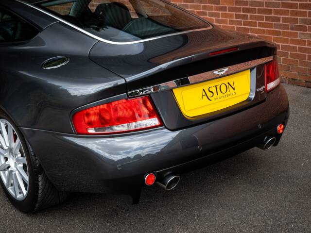 Aston Martin V12 Vanquish S