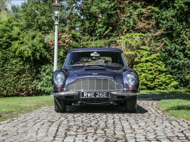 Aston Martin DB 6 Volante