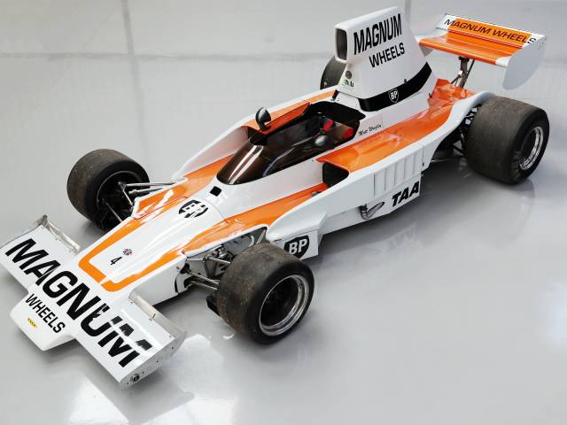 Image 1/11 of Lola T332 (1973)