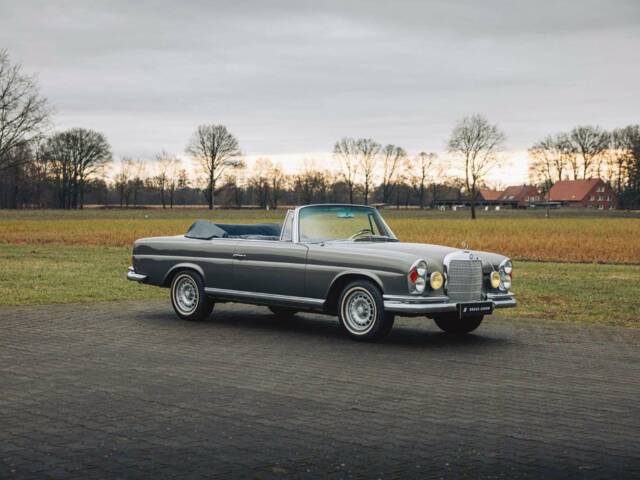 Mercedes-Benz 250 SE