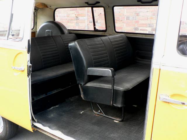 Volkswagen T2a minibus