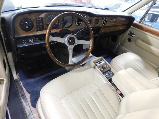 Rolls-Royce Silver Spirit