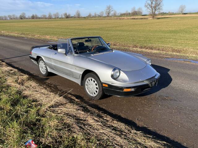 Image 1/8 de Alfa Romeo 1.6 Spider (1987)