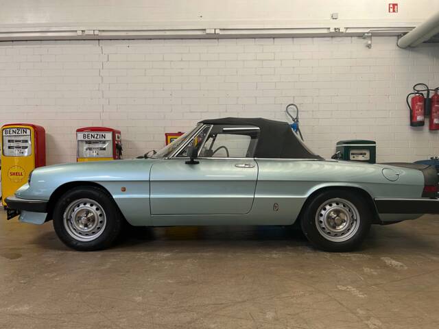 Immagine 1/20 di Alfa Romeo 2.0 Spider (1983)