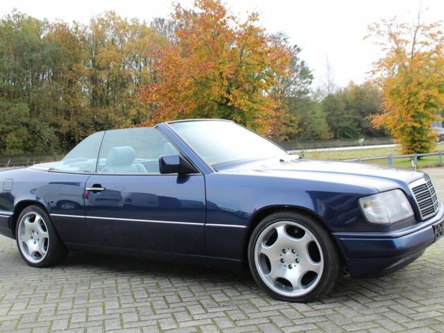 Bild 1/8 von Mercedes-Benz E 200 (1995)