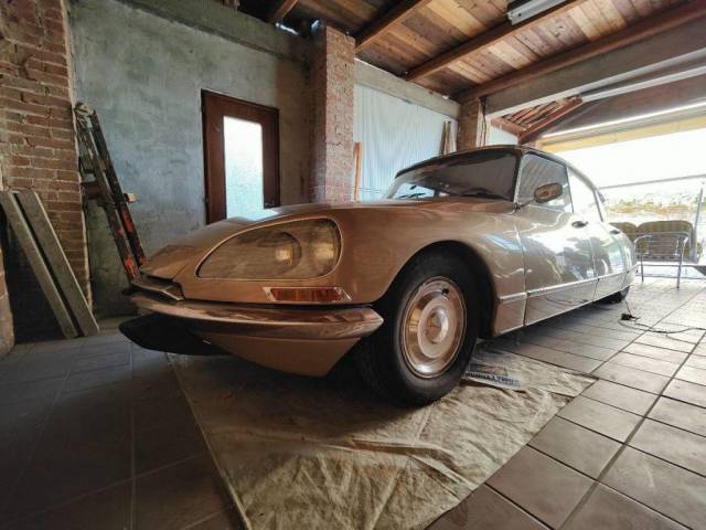 Imagen 1/9 de Citroën DS 21 IE Pallas (1971)