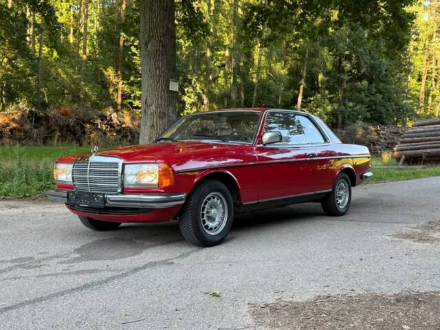 Bild 1/9 von Mercedes-Benz 230 C (1980)