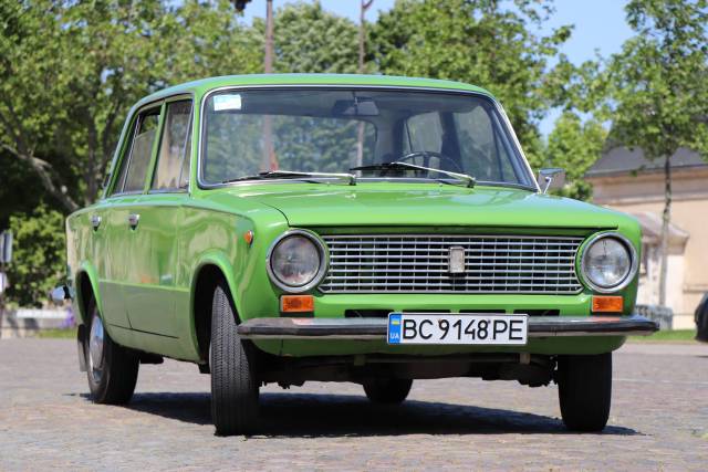 Image 1/8 de Lada 1300 (1979)