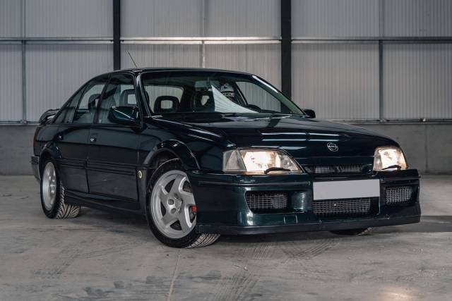 Image 1/28 of Lotus Carlton (1992)