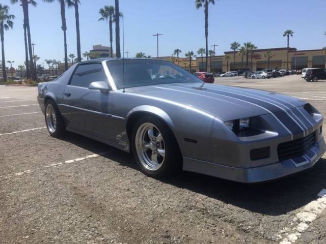 Image 1/10 of Chevrolet Camaro (1989)
