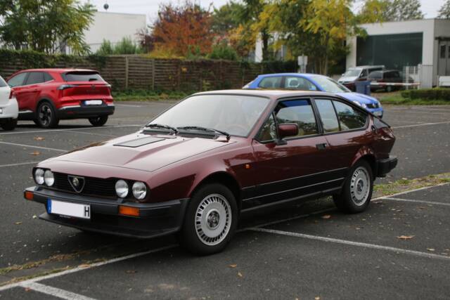 Immagine 1/30 di Alfa Romeo GTV 6 2.5 (1985)