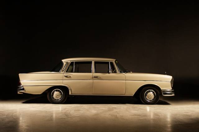Immagine 1/32 di Mercedes-Benz 220 SE b (1965)