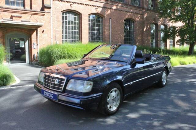Image 1/21 of Mercedes-Benz E 320 (1995)