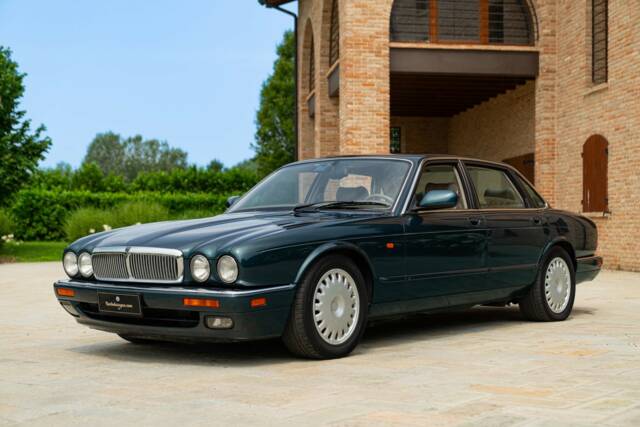Bild 1/50 von Jaguar XJ6 3.2 (1995)
