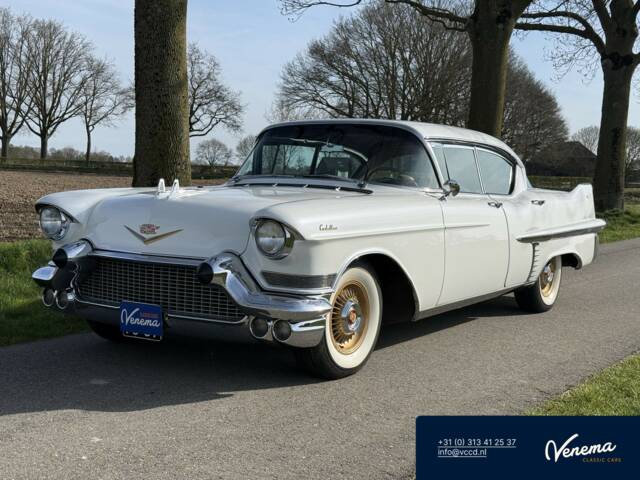 Image 1/36 of Cadillac 62 Sedan DeVille (1957)