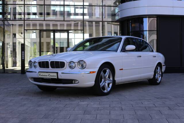 Image 1/77 of Jaguar XJ 8 4.2 (2005)
