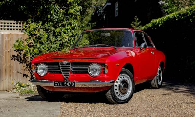 Image 1/50 of Alfa Romeo Giulia 1600 Sprint GT Veloce (1966)