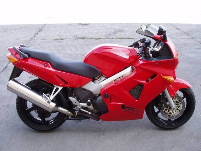 Bild 1/4 von Honda DUMMY (1999)