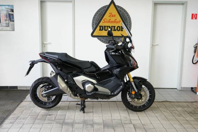 Image 1/9 of Honda DUMMY (2021)