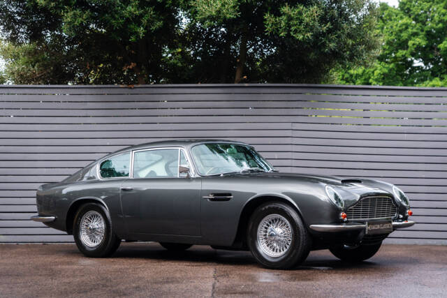 Image 1/49 de Aston Martin DB 6 Mk II (1970)