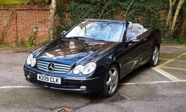 Image 1/49 of Mercedes-Benz CLK 500 (2004)
