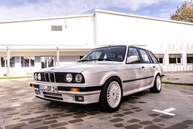 Bild 1/22 von BMW 325ix Touring (1988)