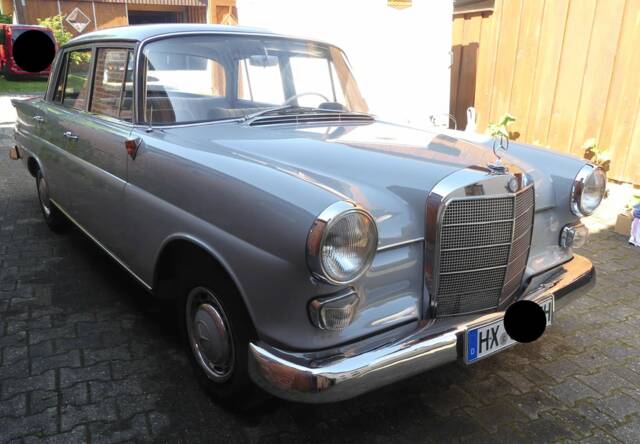 Image 1/8 of Mercedes-Benz 190 c (1965)