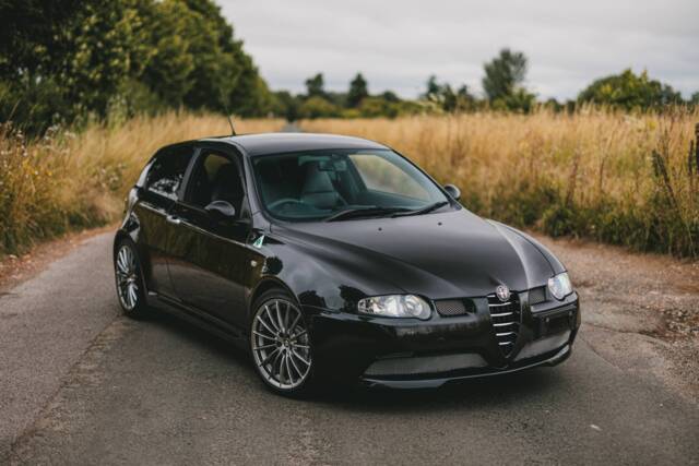 Image 1/9 de Alfa Romeo 147 3.2 GTA (2004)