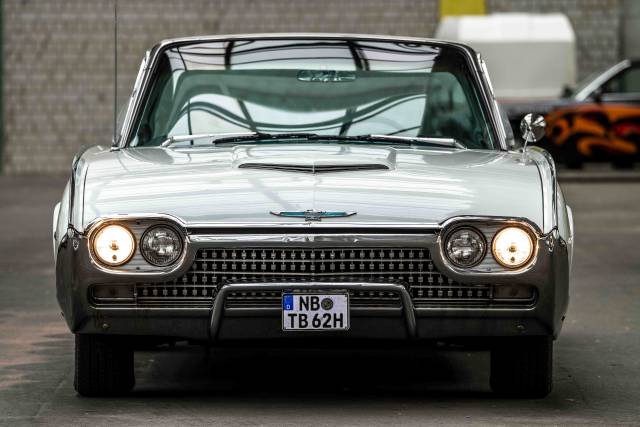 Image 1/11 of Ford Thunderbird (1962)