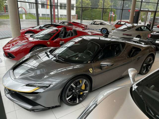 Image 1/20 of Ferrari SF90 Stradale (2021)