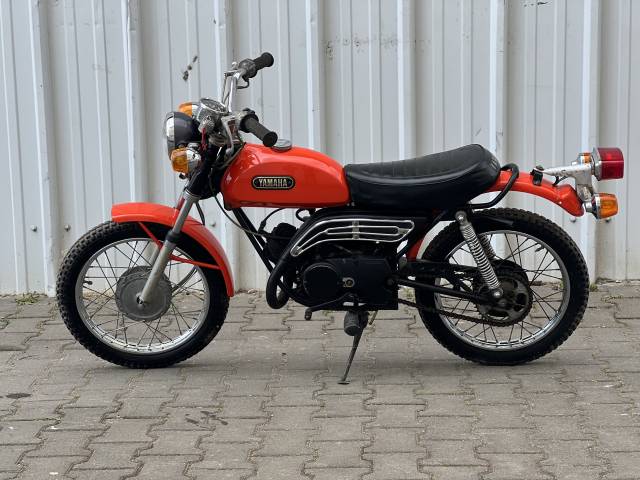 Immagine 1/19 di Yamaha DUMMY (1972)