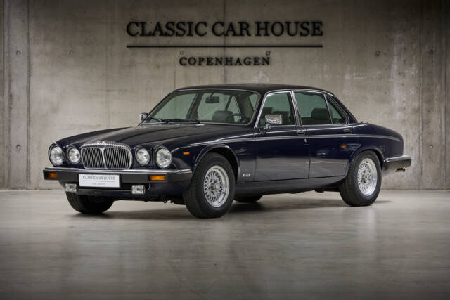 Image 1/97 of Daimler Double Six (1994)
