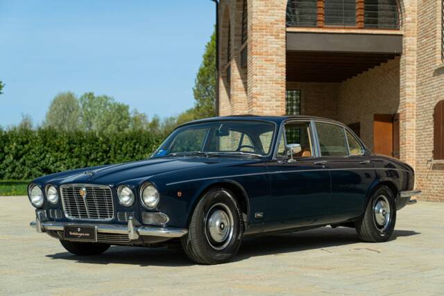 Image 1/50 of Jaguar XJ 6 4.2 (1972)